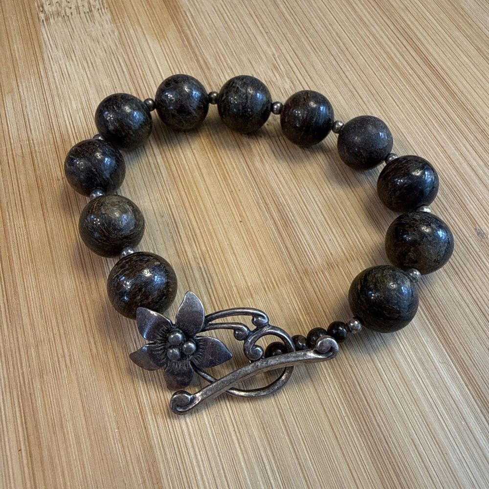 BROWN BEAD BRACELET WITH SILVER FLOWER CLASP UNBRANDED